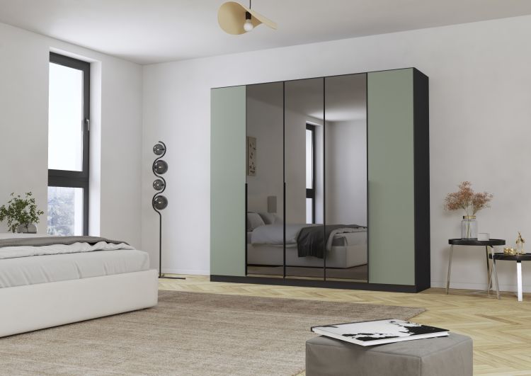 5263_AG648_57A8_M1_Skyla