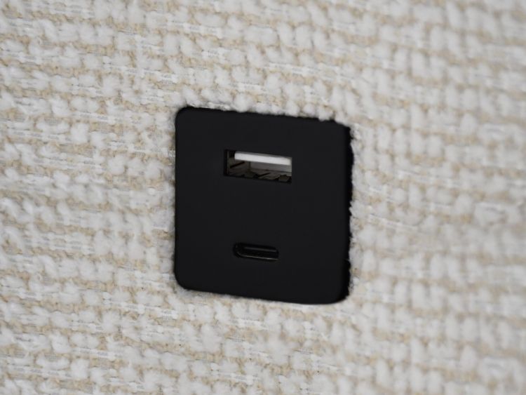 Brando L egon25 CREME usb(small) 